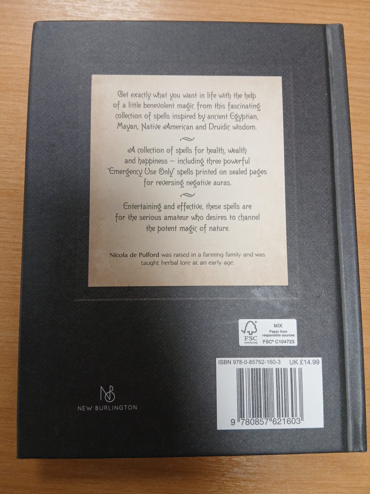 The Book of Spells: Vintage Edition: Bring the Power of the Good to Your Life, Your Love, Your Work, and Your Play Hardcover – 13 May 2010 by Nicola de Pulford (Author) - Image 2