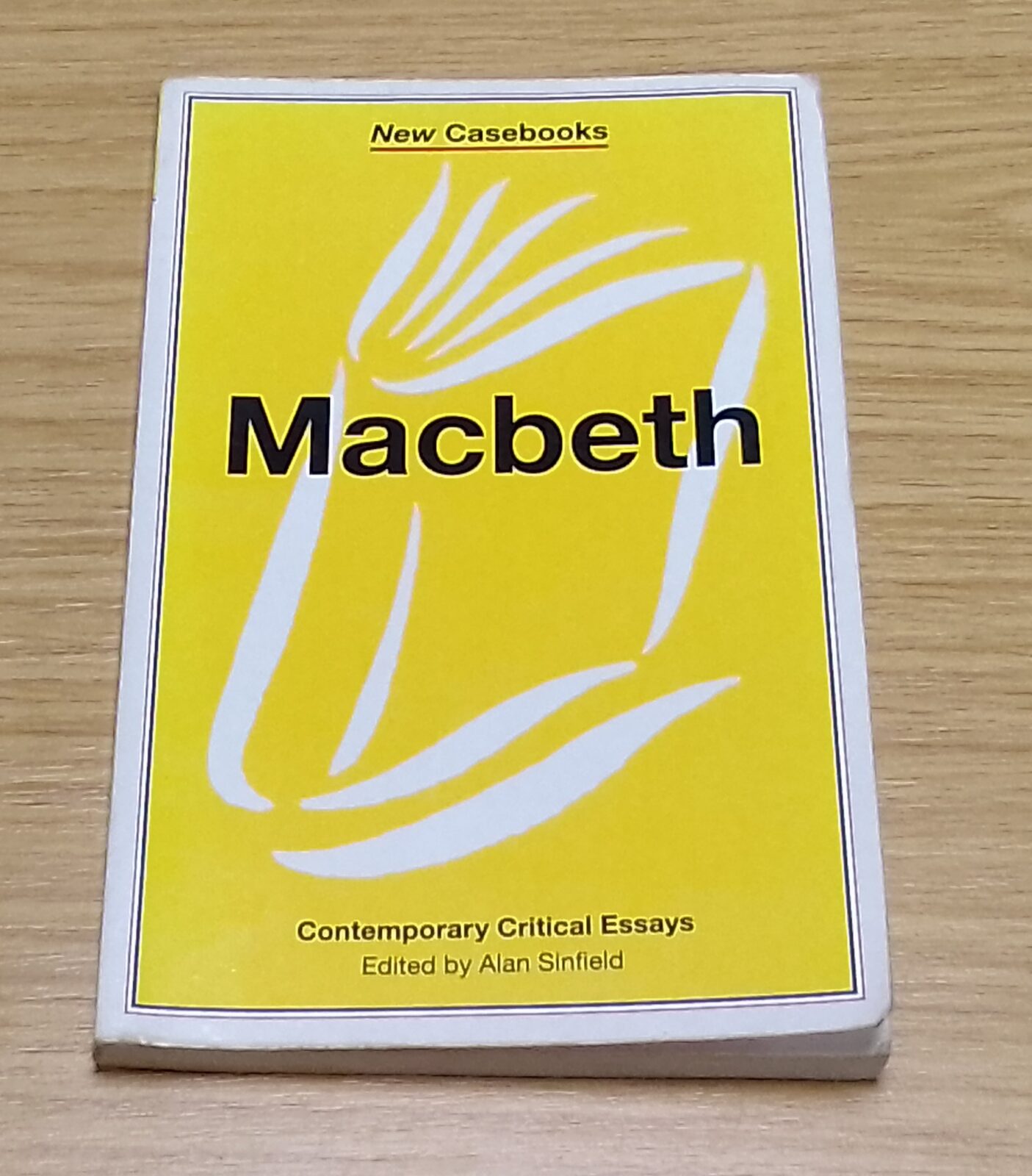 New Casebooks -Macbeth-AlanSinfield (editor)